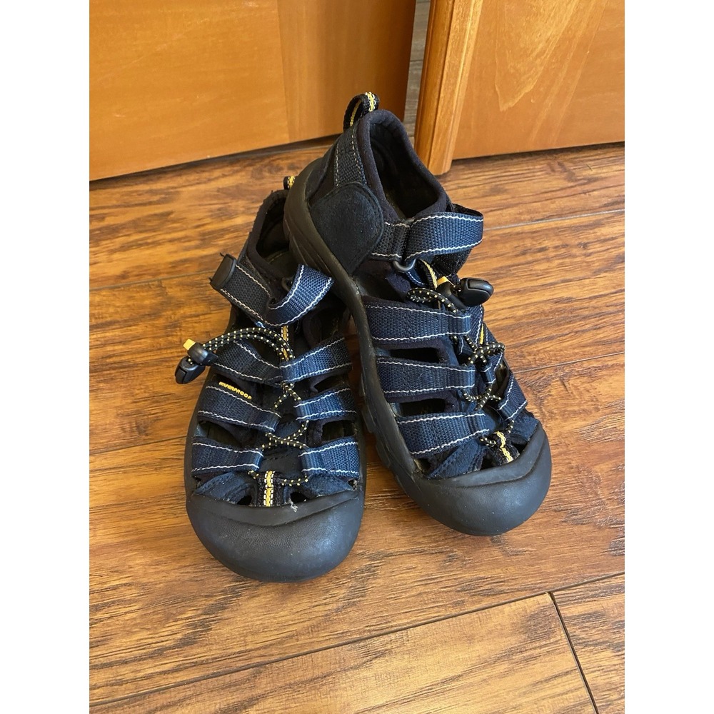 Keen Boys Navy Blue Sandals Size 2 Youth Excellent Hiking Walking Shoes